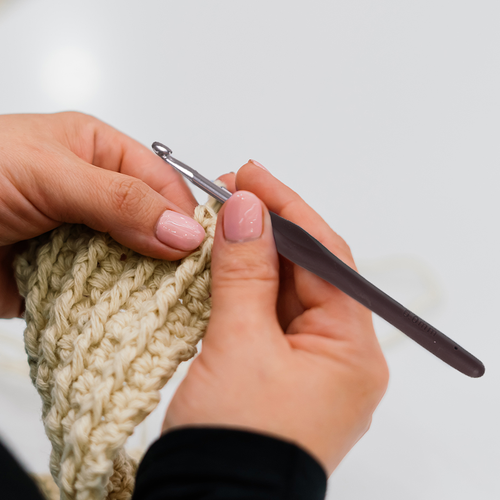 Set de Crosetat Mare 58 Piese, 21 Crosete Dimensiuni 0.6 - 6 mm, 5 Ghemuri Fire, Rigla Croitorie, Foarfece, Ace Diferite Modele, Geanta Depozitare