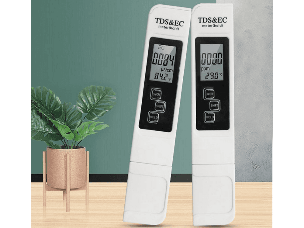Tester TDS EC cu afișaj digital, ideal pentru măsurarea durității apei și temperaturii.