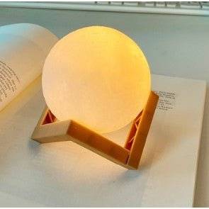 Lampa de Veghe in Forma de Luna 3D, Alimentare Baterii, Stand Plastic Inclus, 8 cm - Cumpara24
