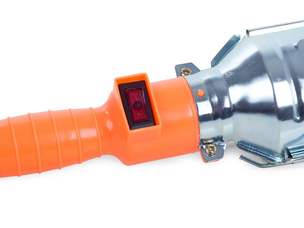 Comutator integrat pe mânerul ergonomic al lămpii portabile de 60 W, asigurând control rapid și ușor al iluminării în spațiile de lucru.