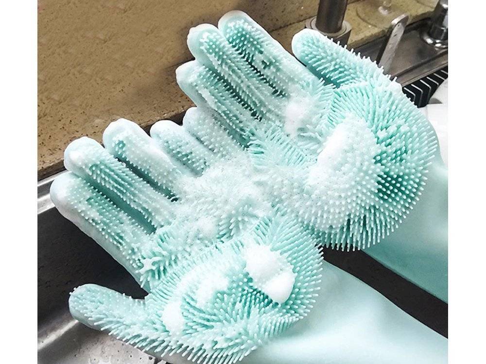 Mănuși din silicon pentru spălarea vaselor, acoperite cu spumă pentru o curățare eficientă. Accesoriu esențial pentru bucătărie, disponibil pe Cumpara24.