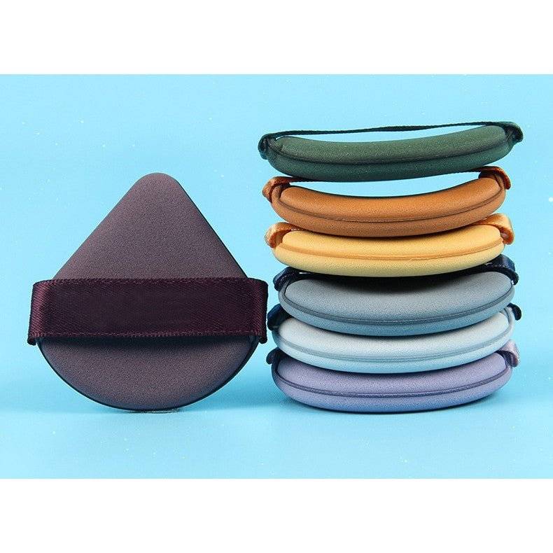 Set 7 bureți de machiaj reutilizabili, multicolori, cu design ergonomic. Ideali pentru aplicarea uniformă a produselor cosmetice.