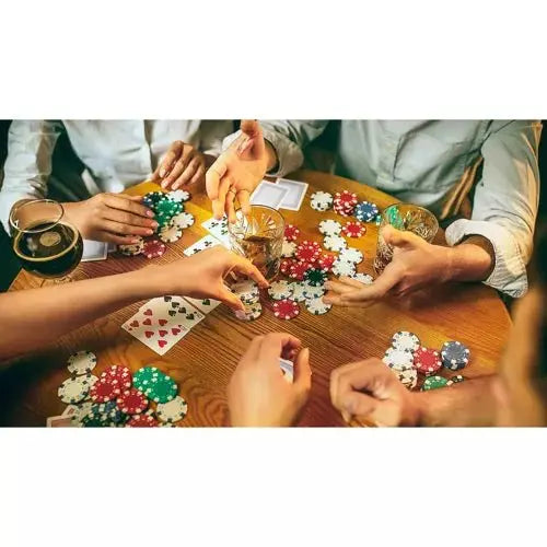 Set De Poker 300 Jetoane cu Servieta de Aluminiu si Accesorii - Cumpara24